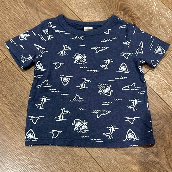 Tucker + Tate Shark 🦈 shirt 6-9 months - Picture 1 of 3